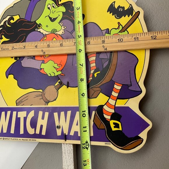 Vintage Impact Plastics 1999 Halloween Yard Sign Witch Way Retro - Picture 5 of 9